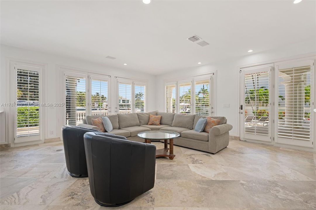 На продажу: $9,750,000 (5 спален, 4 ванн, 5299 Квадратных фут)