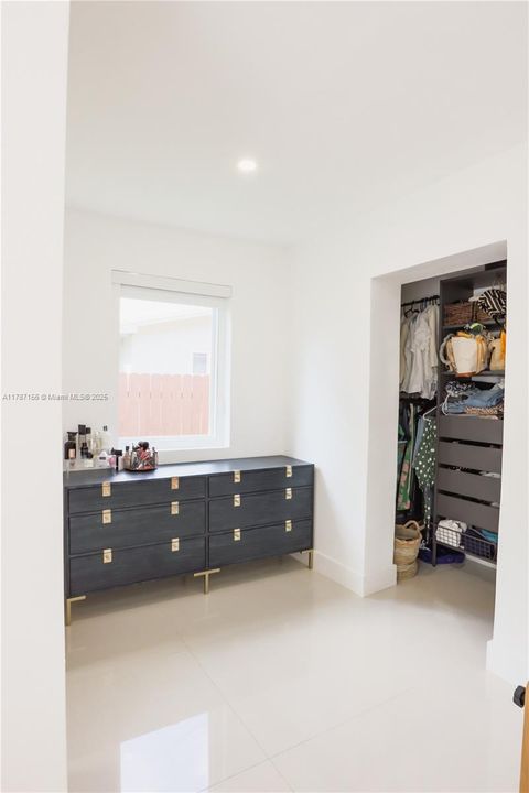 Recently Sold: $1,020,000 (4 beds, 2 baths, 1600 Square Feet)