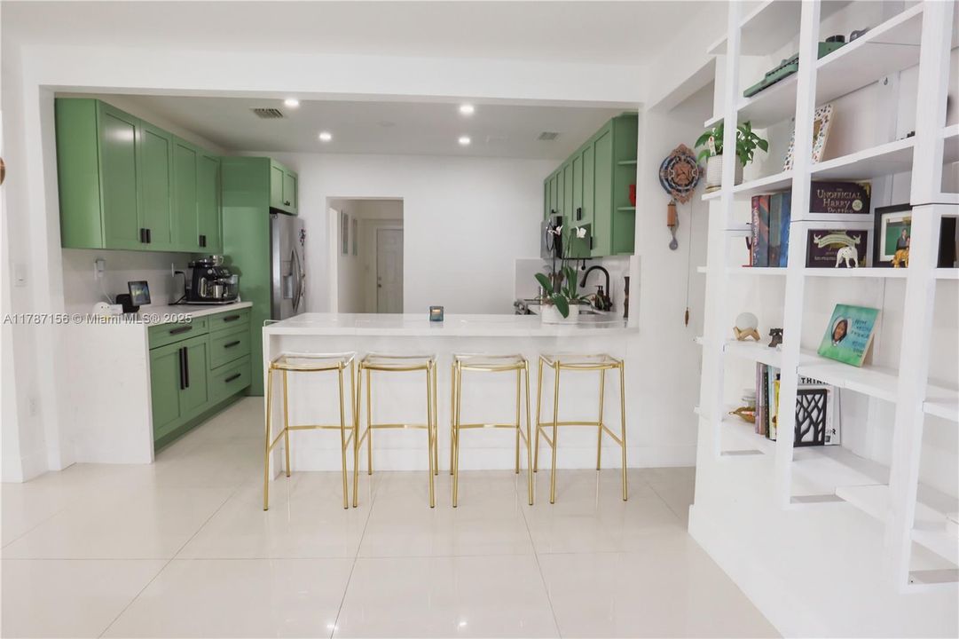 Recently Sold: $1,020,000 (4 beds, 2 baths, 1600 Square Feet)