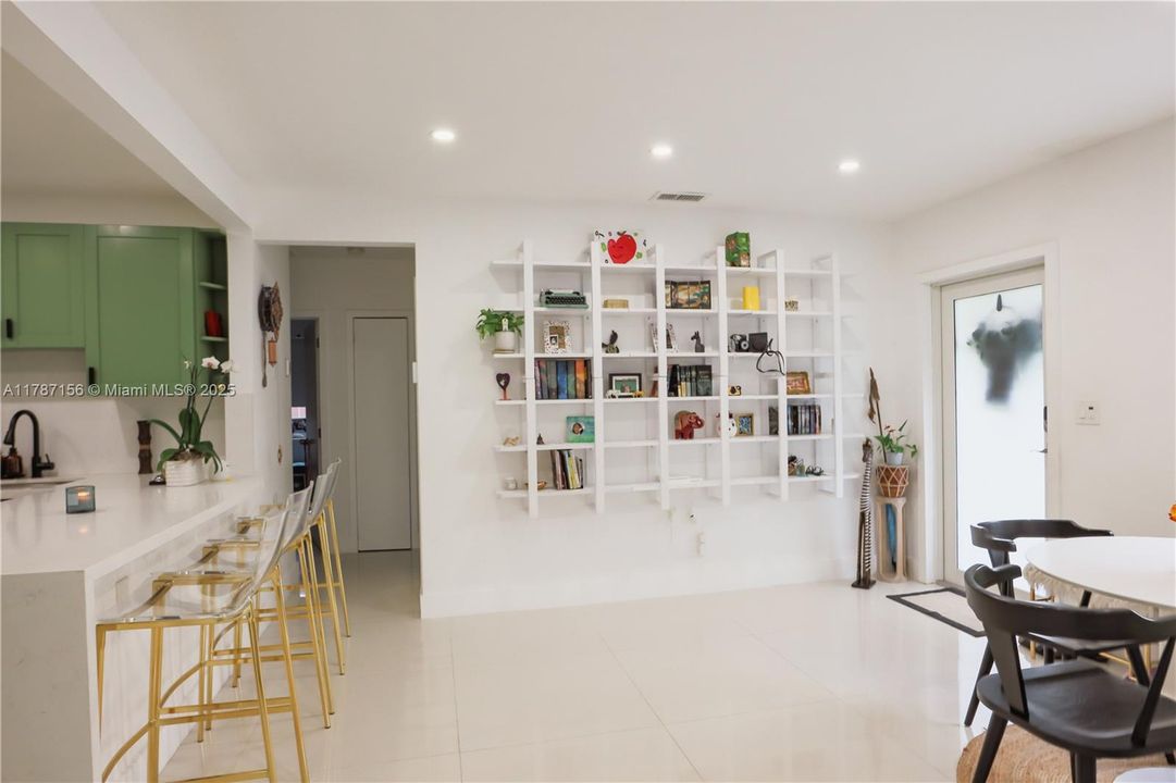 Recently Sold: $1,020,000 (4 beds, 2 baths, 1600 Square Feet)