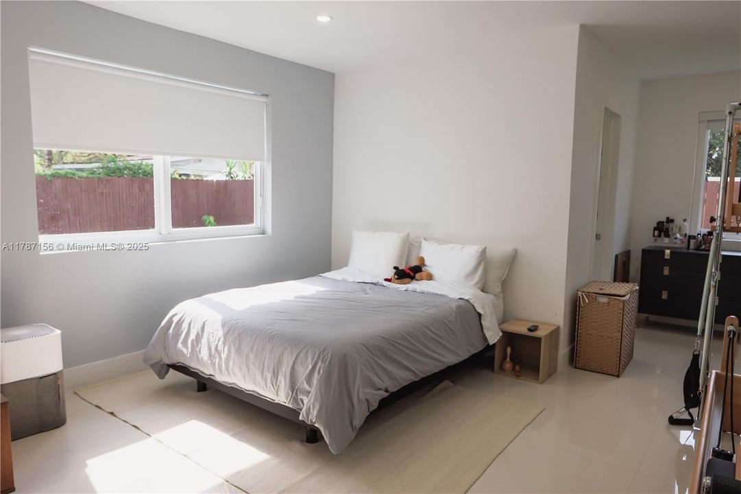 Recently Sold: $1,020,000 (4 beds, 2 baths, 1600 Square Feet)