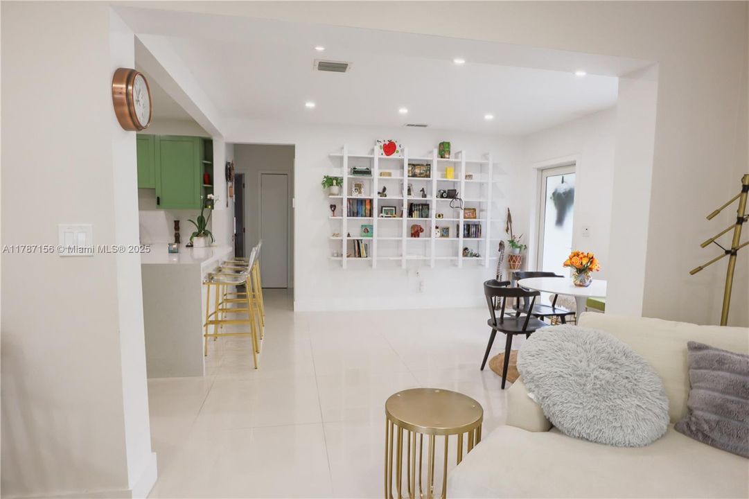 Recently Sold: $1,020,000 (4 beds, 2 baths, 1600 Square Feet)