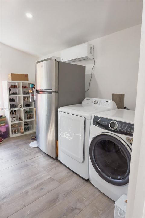 Recently Sold: $1,020,000 (4 beds, 2 baths, 1600 Square Feet)