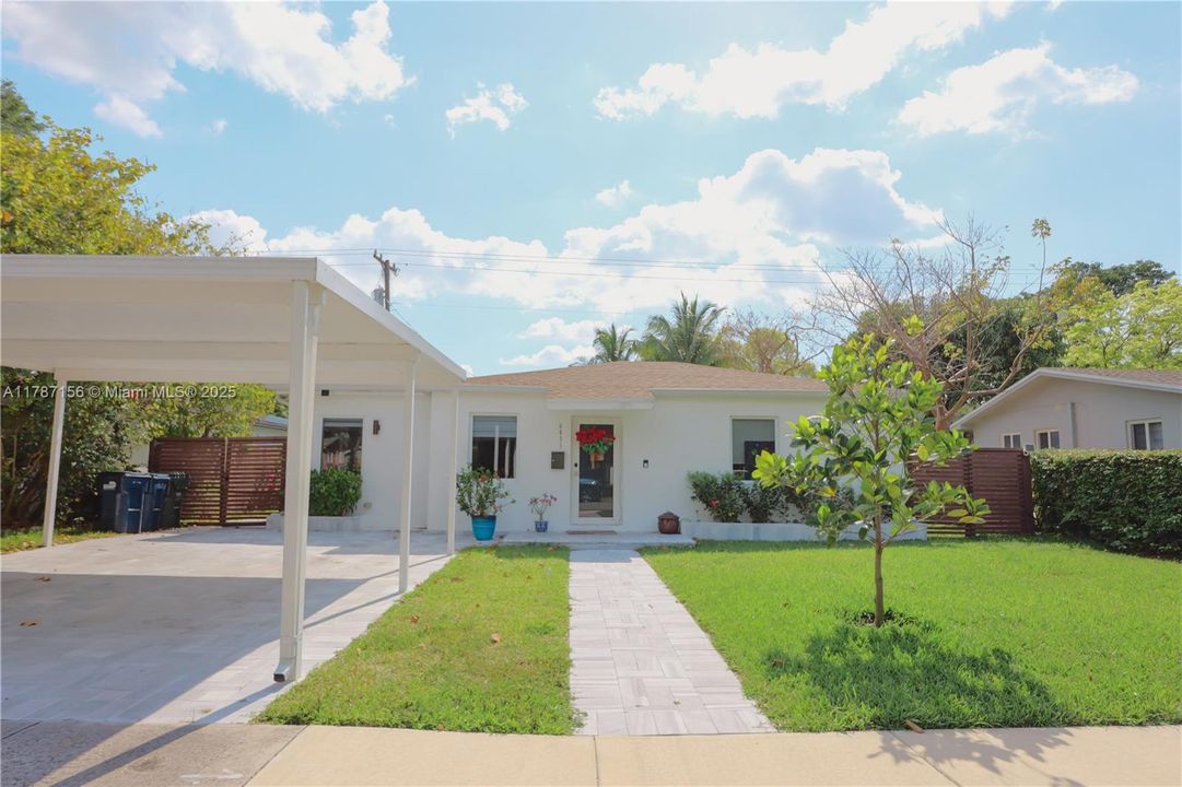 Recently Sold: $1,020,000 (4 beds, 2 baths, 1600 Square Feet)
