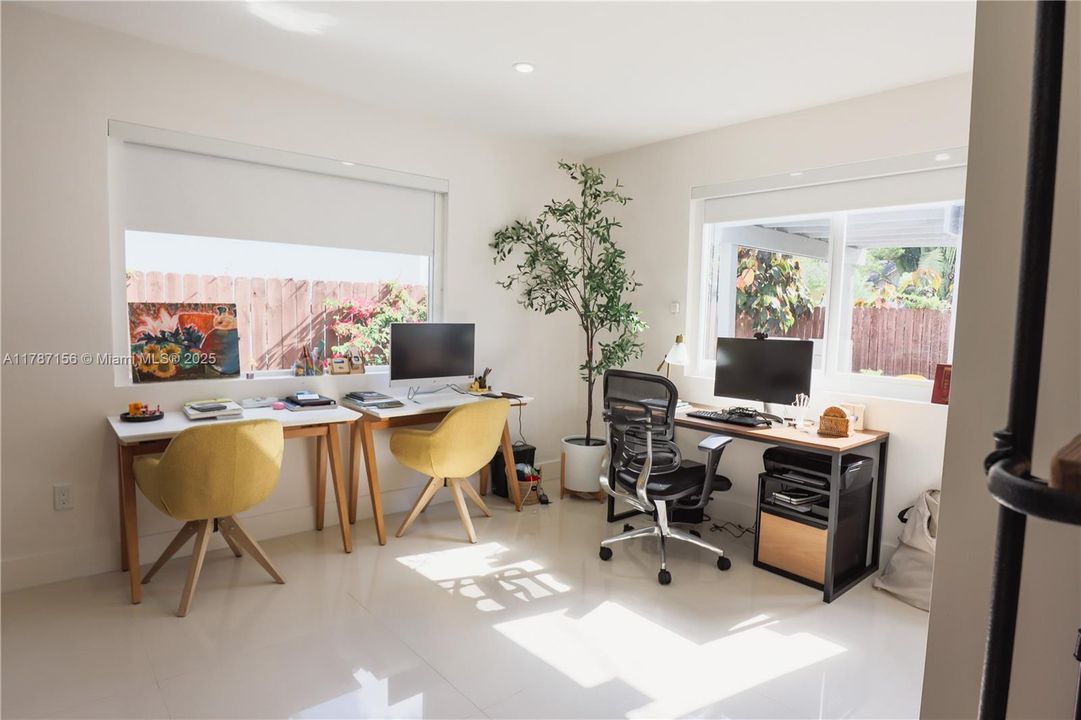 Recently Sold: $1,020,000 (4 beds, 2 baths, 1600 Square Feet)