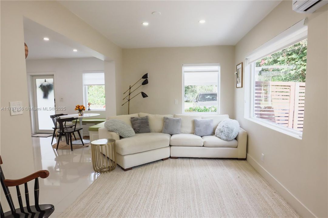 Recently Sold: $1,020,000 (4 beds, 2 baths, 1600 Square Feet)