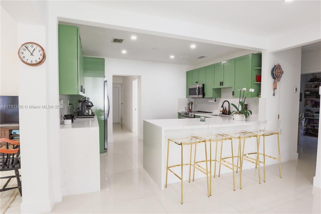 Recently Sold: $1,020,000 (4 beds, 2 baths, 1600 Square Feet)