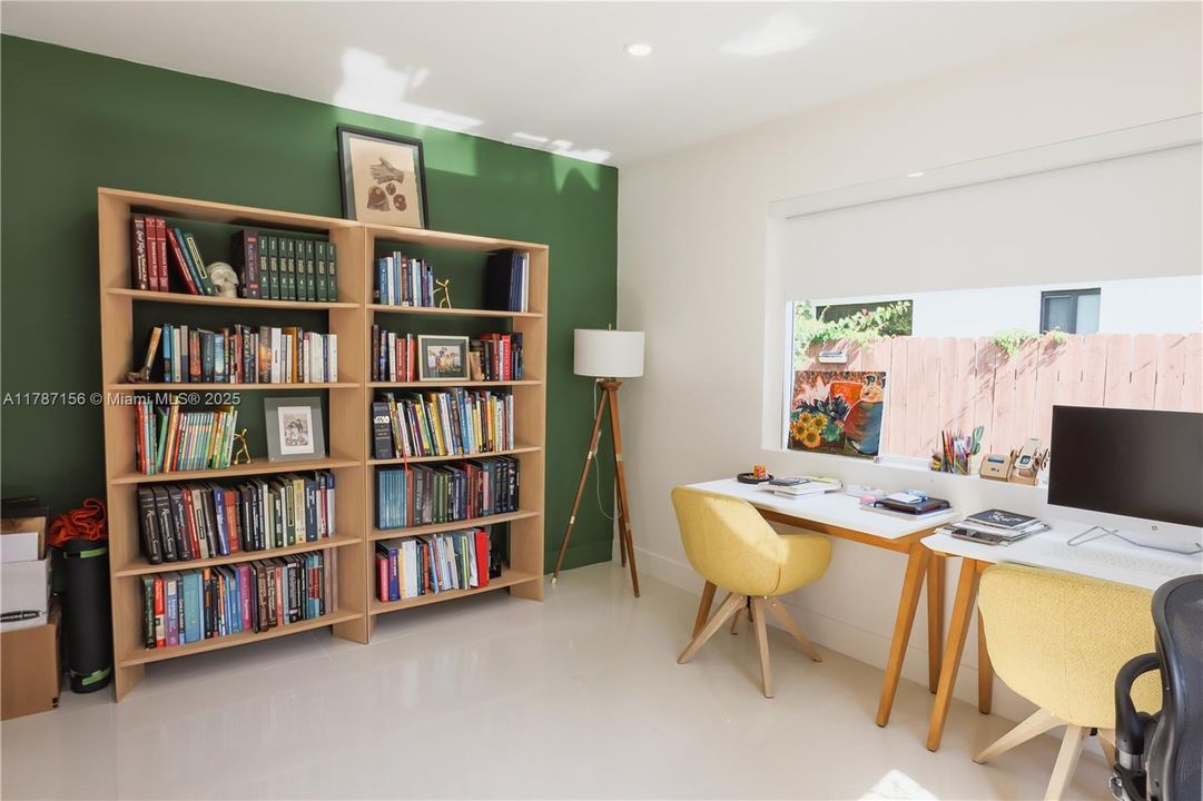 Recently Sold: $1,020,000 (4 beds, 2 baths, 1600 Square Feet)