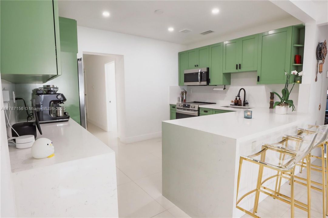 Recently Sold: $1,020,000 (4 beds, 2 baths, 1600 Square Feet)