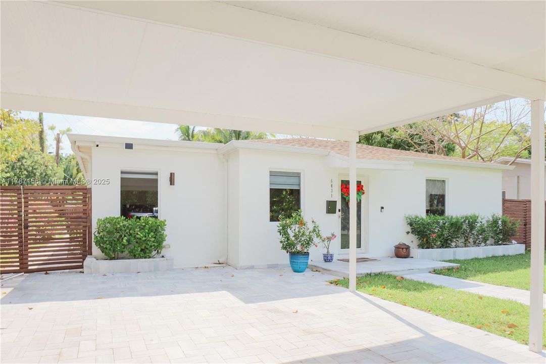 Recently Sold: $1,020,000 (4 beds, 2 baths, 1600 Square Feet)