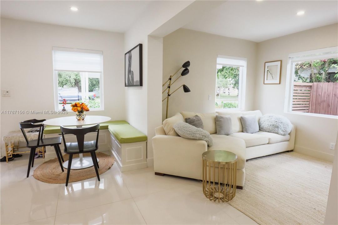 Recently Sold: $1,020,000 (4 beds, 2 baths, 1600 Square Feet)