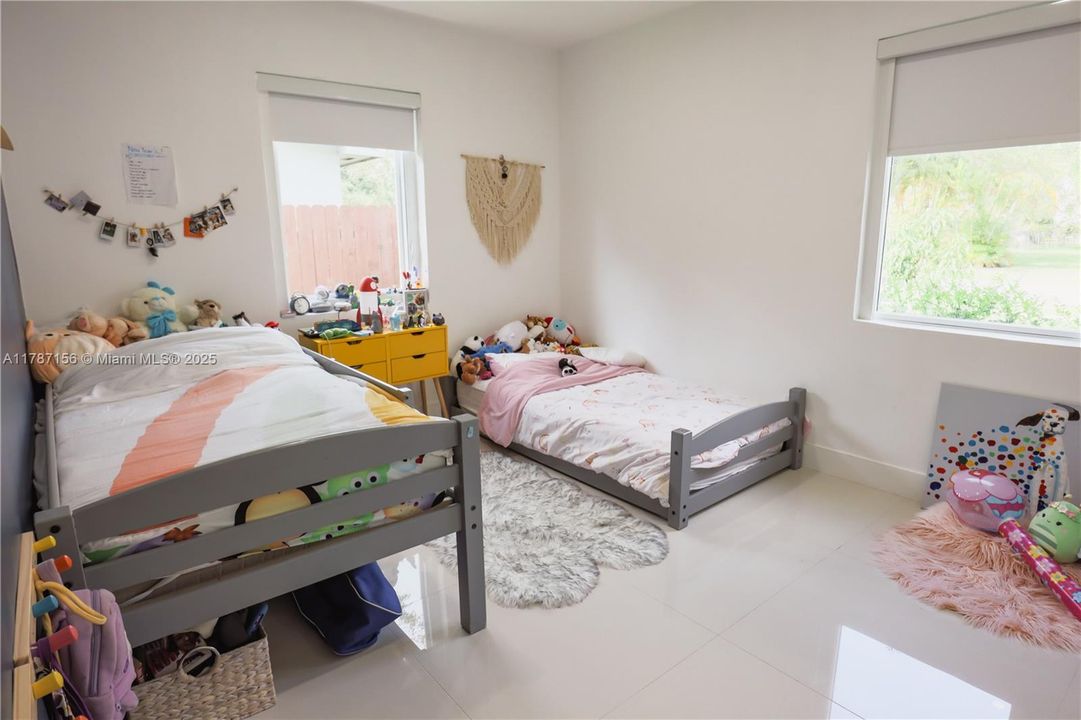 Recently Sold: $1,020,000 (4 beds, 2 baths, 1600 Square Feet)