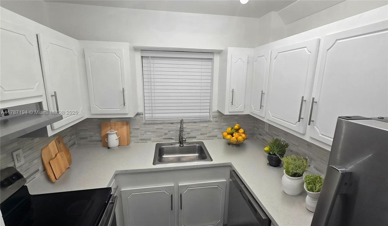 Недавно продано: $142,900 (1 спален, 1 ванн, 691 Квадратных фут)