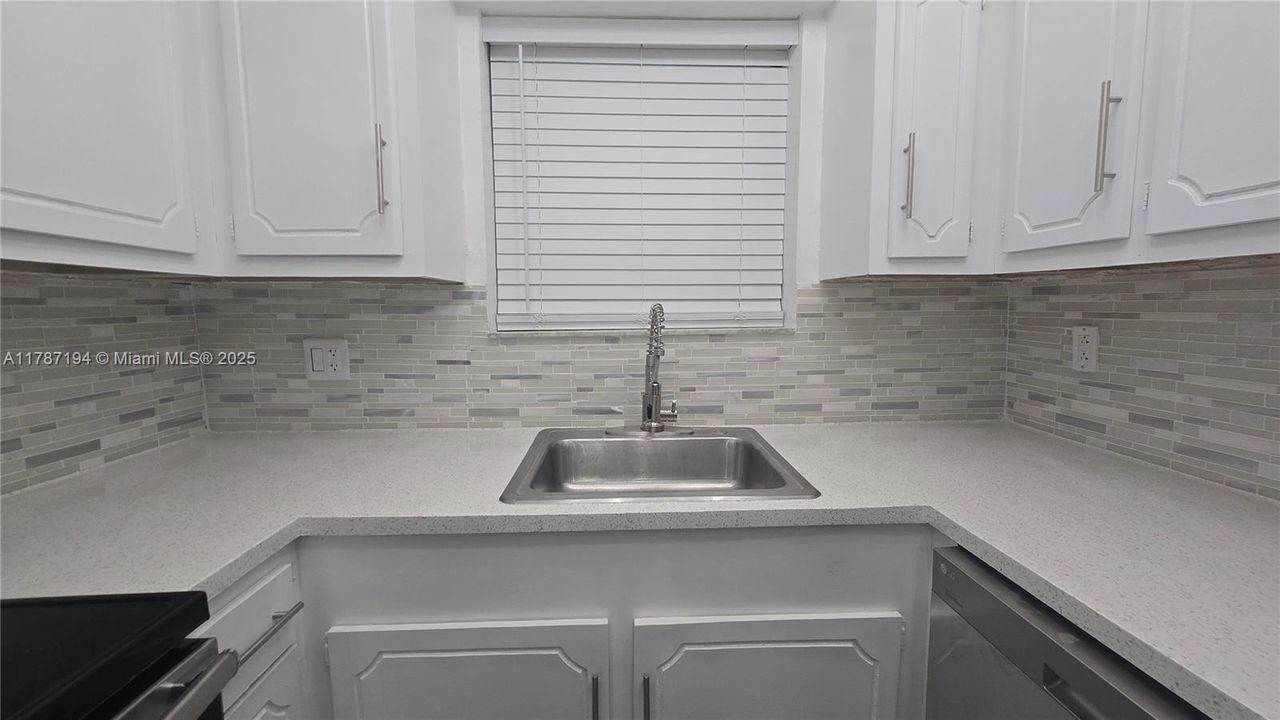 Недавно продано: $142,900 (1 спален, 1 ванн, 691 Квадратных фут)