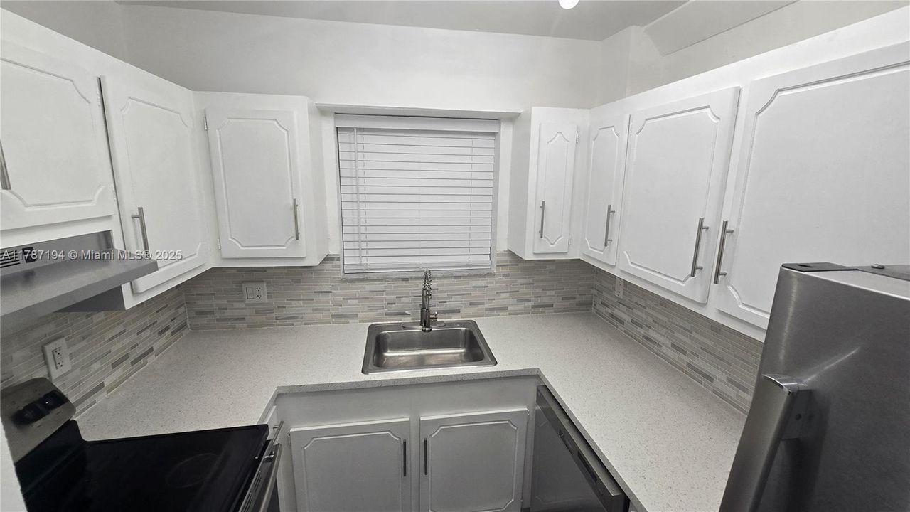 Недавно продано: $142,900 (1 спален, 1 ванн, 691 Квадратных фут)