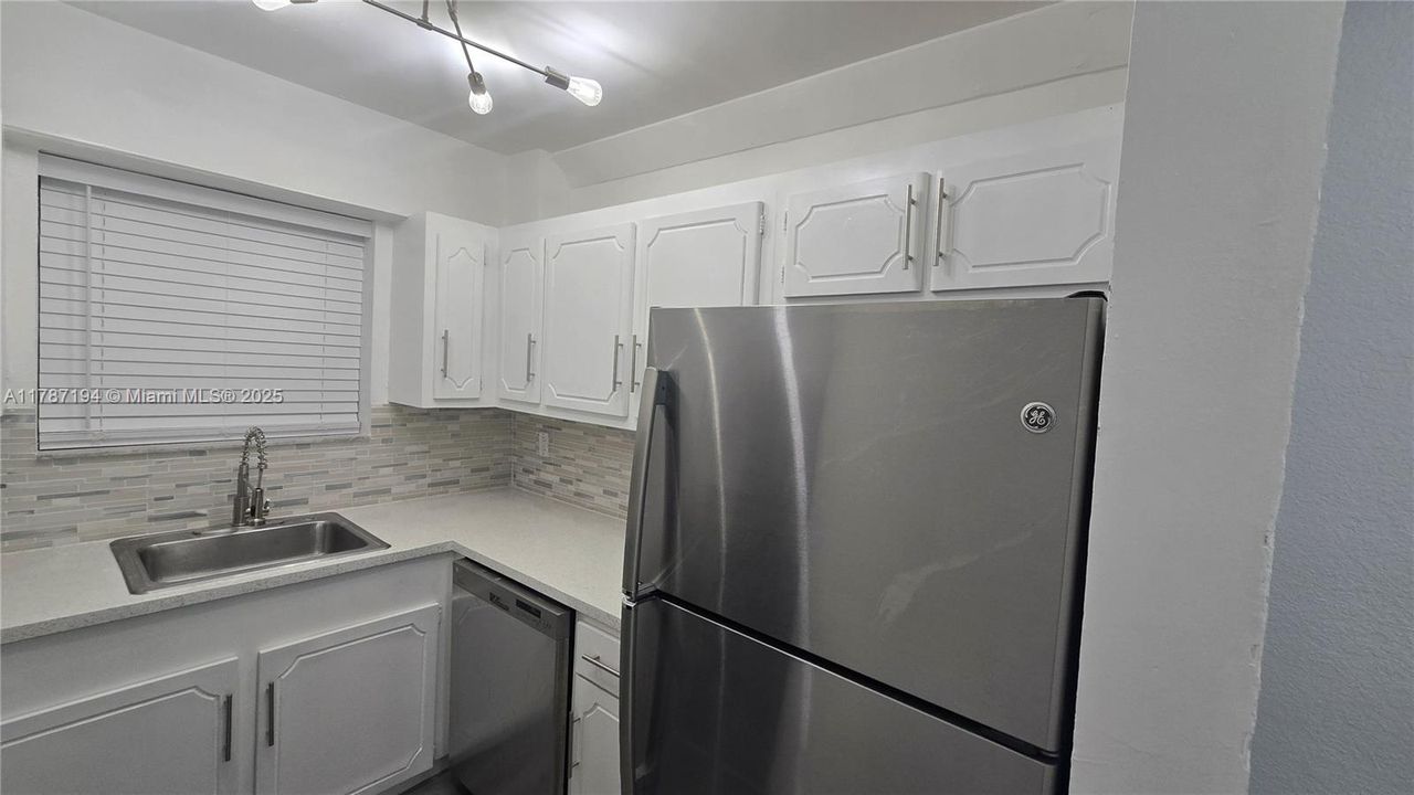 Недавно продано: $142,900 (1 спален, 1 ванн, 691 Квадратных фут)