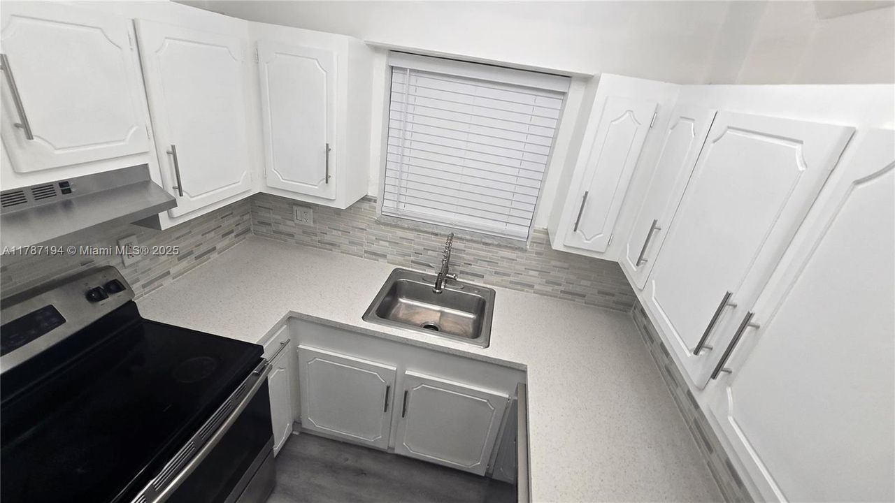 Недавно продано: $142,900 (1 спален, 1 ванн, 691 Квадратных фут)