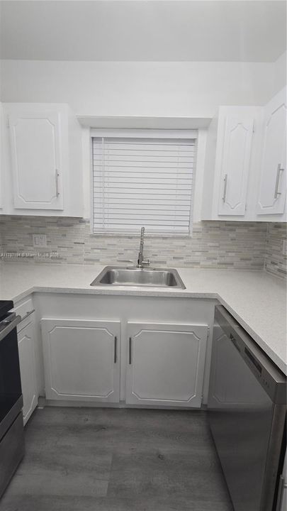 Недавно продано: $142,900 (1 спален, 1 ванн, 691 Квадратных фут)