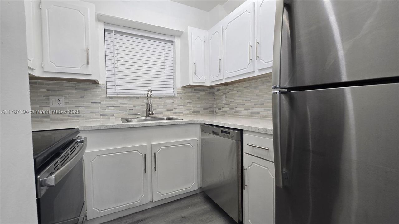 Недавно продано: $142,900 (1 спален, 1 ванн, 691 Квадратных фут)