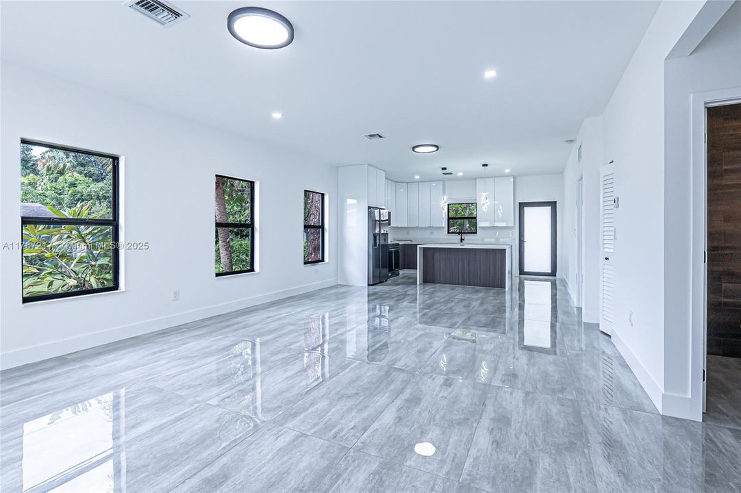 最近租的: $3,750 (4 贝兹, 2 浴室, 0 平方英尺)