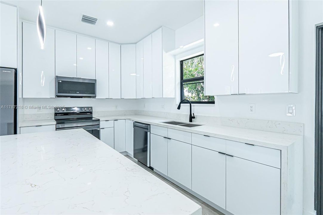 最近租的: $3,700 (4 贝兹, 2 浴室, 0 平方英尺)