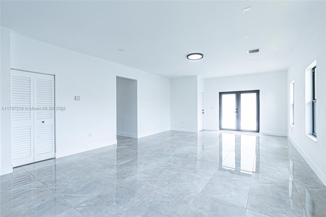 最近租的: $3,700 (4 贝兹, 2 浴室, 0 平方英尺)