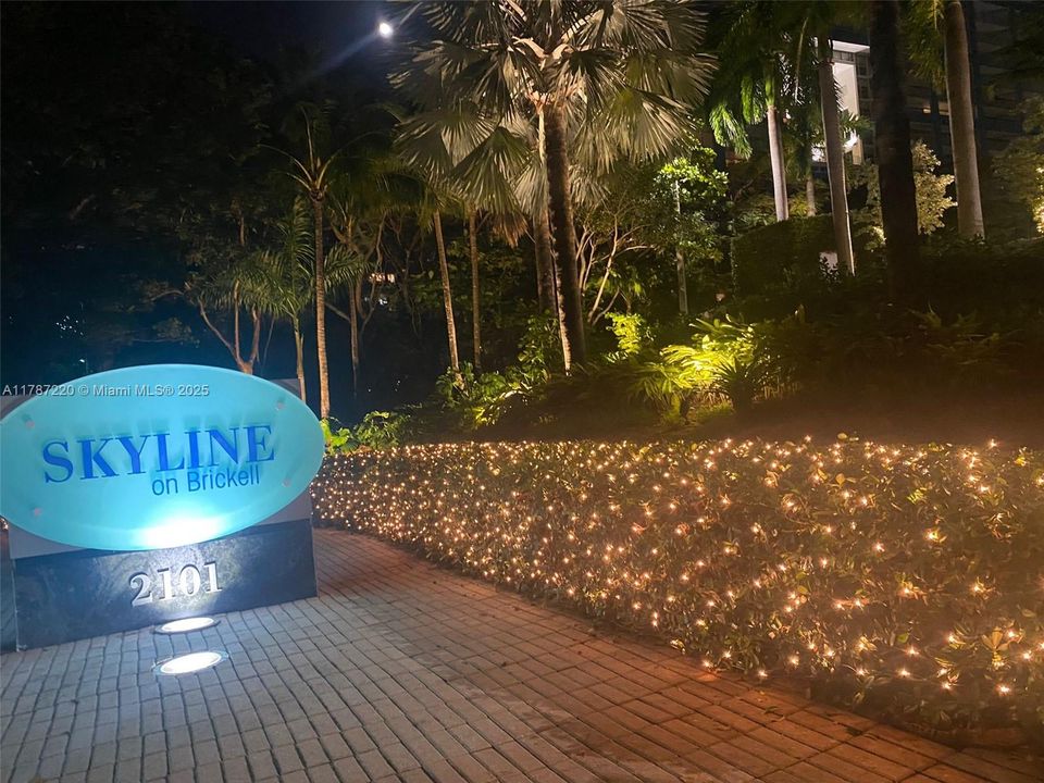 For Rent: $2,800 (1 beds, 1 baths, 791 Square Feet)