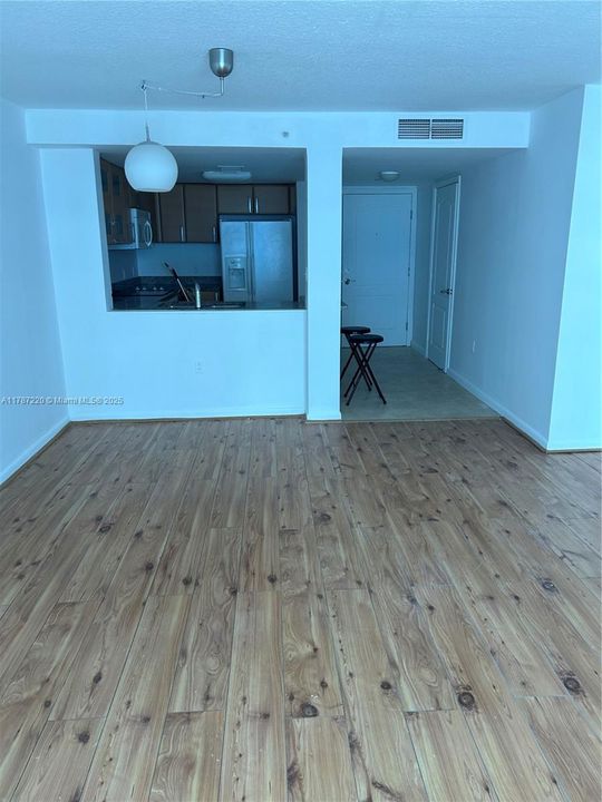 For Rent: $2,800 (1 beds, 1 baths, 791 Square Feet)