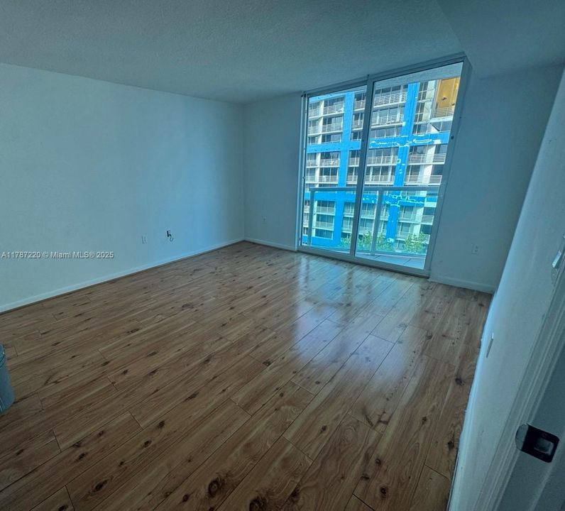 For Rent: $2,800 (1 beds, 1 baths, 791 Square Feet)