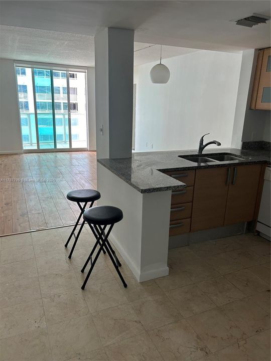 For Rent: $2,800 (1 beds, 1 baths, 791 Square Feet)