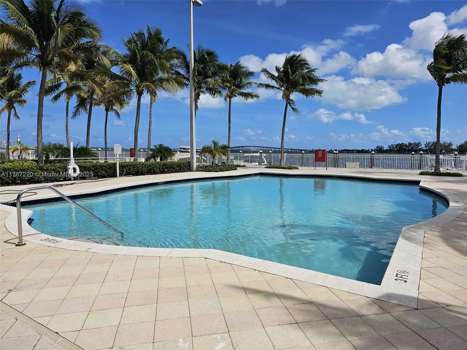 For Rent: $2,800 (1 beds, 1 baths, 791 Square Feet)