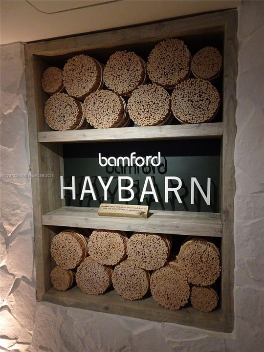 В аренду: $4,500 (0 спален, 1 ванн, 600 Квадратных фут)