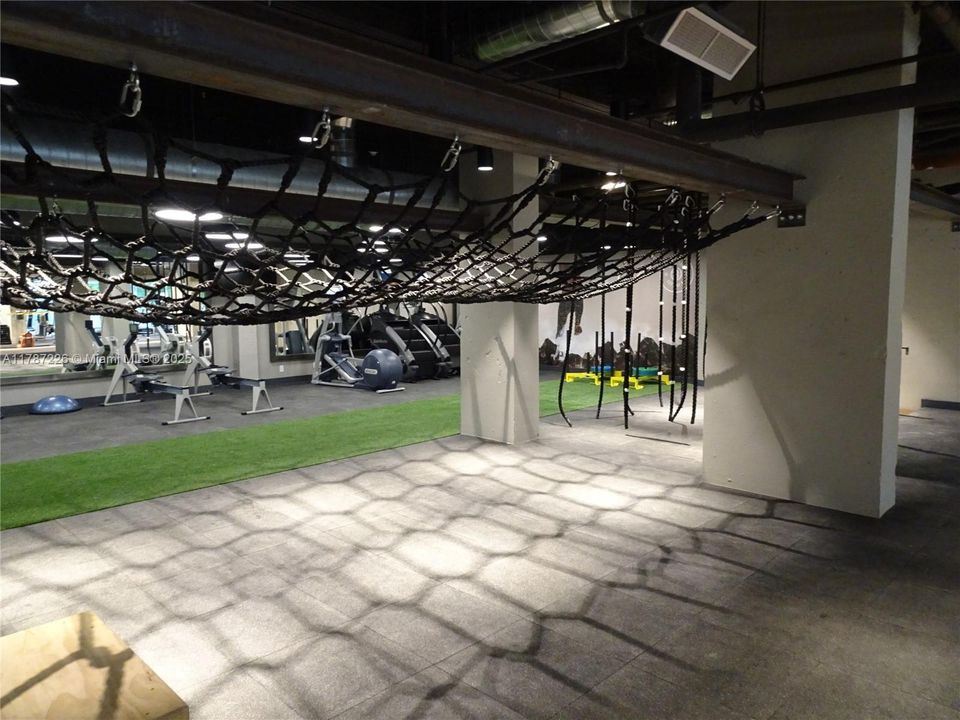 В аренду: $4,500 (0 спален, 1 ванн, 600 Квадратных фут)