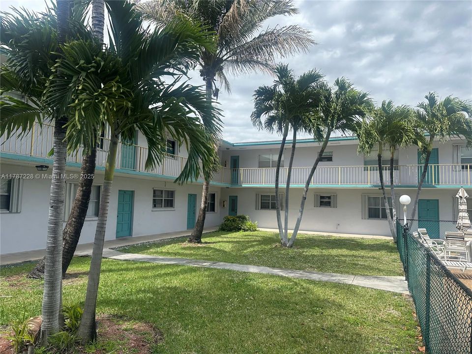 Recently Sold: $259,900 (2 beds, 2 baths, 1028 Square Feet)