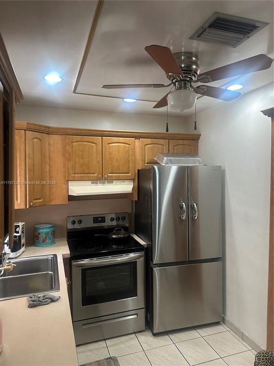 Recently Sold: $259,900 (2 beds, 2 baths, 1028 Square Feet)