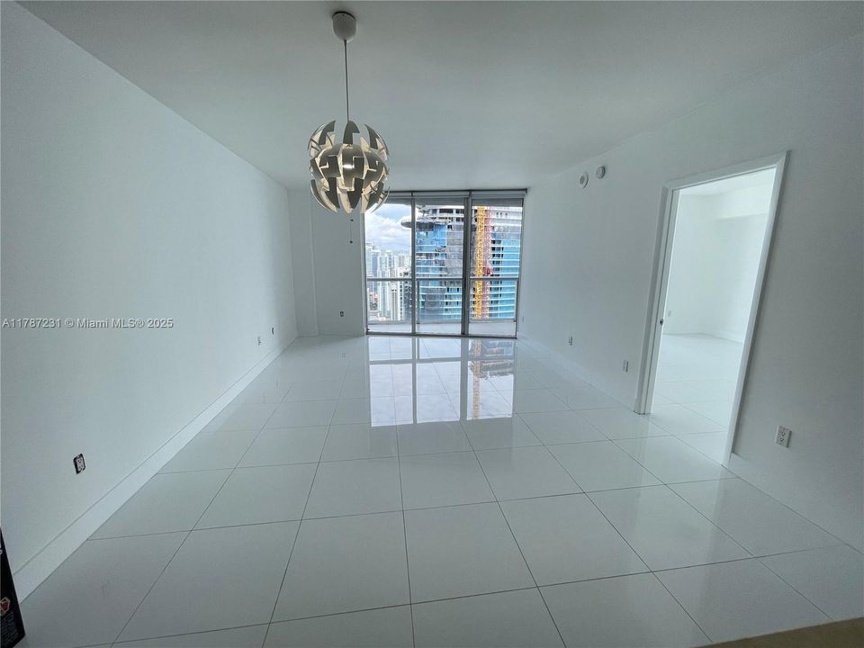 Recently Rented: $3,500 (1 beds, 1 baths, 798 Square Feet)