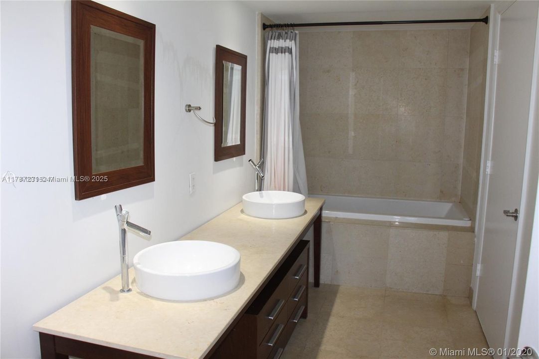 Recently Rented: $3,500 (1 beds, 1 baths, 798 Square Feet)