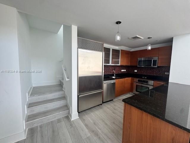 出租: $6,500 (2 贝兹, 2 浴室, 1896 平方英尺)