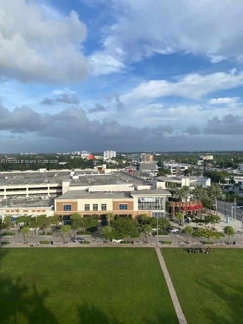 出租: $6,500 (2 贝兹, 2 浴室, 1896 平方英尺)