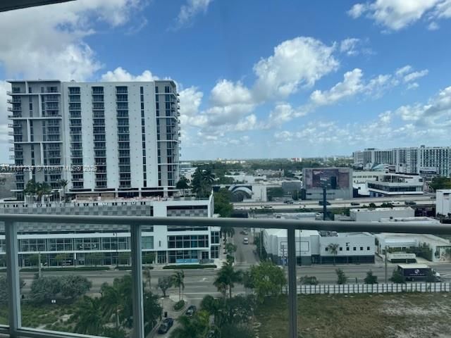 出租: $6,500 (2 贝兹, 2 浴室, 1896 平方英尺)