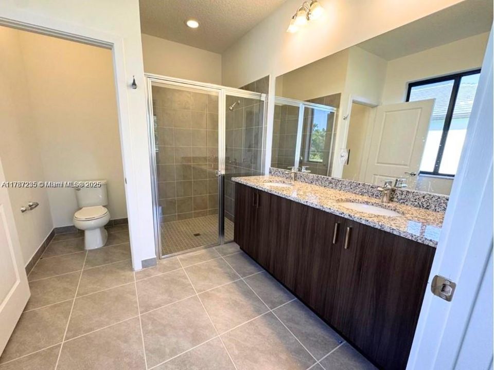 For Rent: $2,700 (3 beds, 2 baths, 1726 Square Feet)