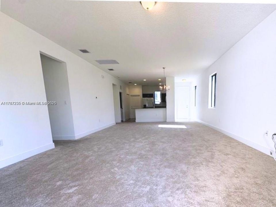 For Rent: $2,700 (3 beds, 2 baths, 1726 Square Feet)