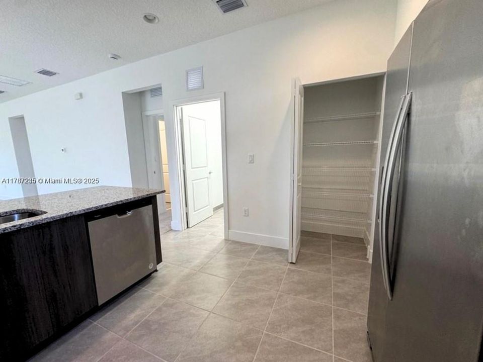 For Rent: $2,700 (3 beds, 2 baths, 1726 Square Feet)