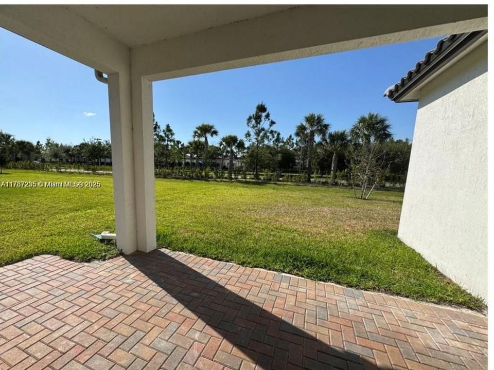 For Rent: $2,700 (3 beds, 2 baths, 1726 Square Feet)