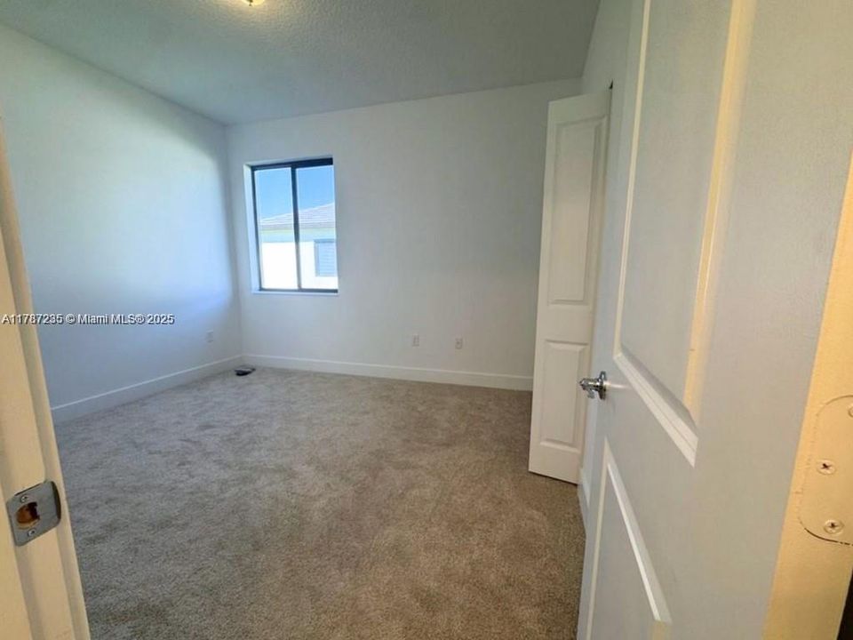 For Rent: $2,700 (3 beds, 2 baths, 1726 Square Feet)