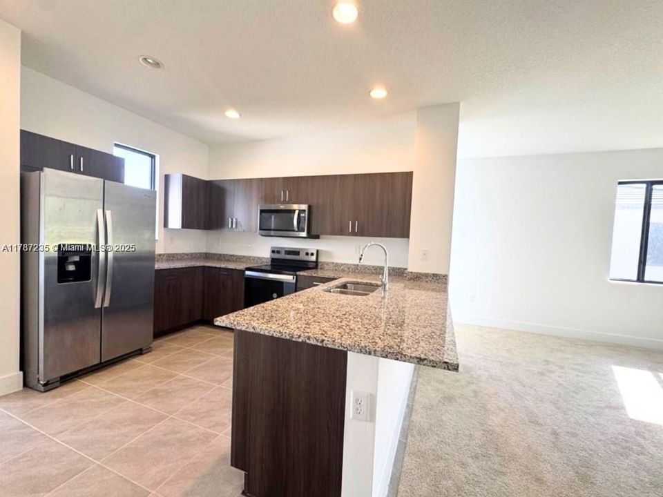 For Rent: $2,700 (3 beds, 2 baths, 1726 Square Feet)