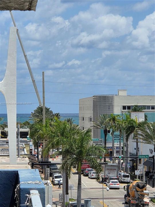 最近售出: $230,000 (1 贝兹, 1 浴室, 684 平方英尺)