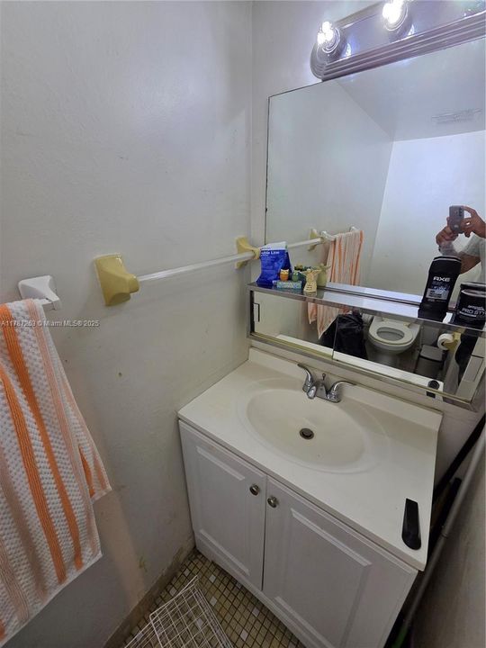 最近售出: $230,000 (1 贝兹, 1 浴室, 684 平方英尺)