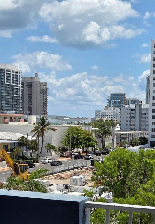 最近售出: $230,000 (1 贝兹, 1 浴室, 684 平方英尺)