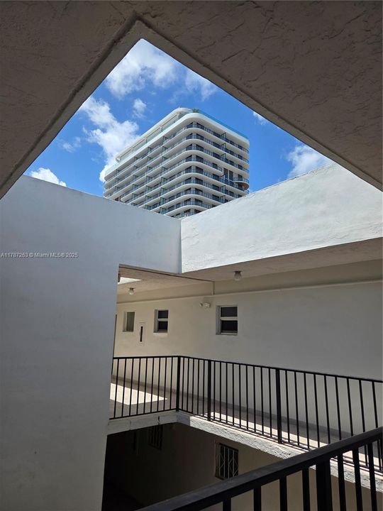 最近售出: $230,000 (1 贝兹, 1 浴室, 684 平方英尺)